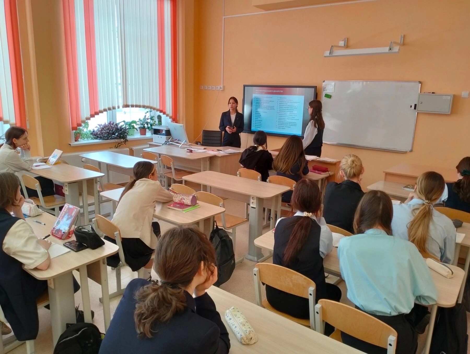 Ученицы 7Р класса - участники 3 этапа детского конкурса «Выбери вектор здоровья».