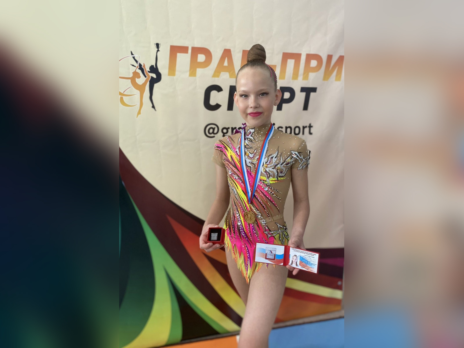 КМС по художественной гимнастике.