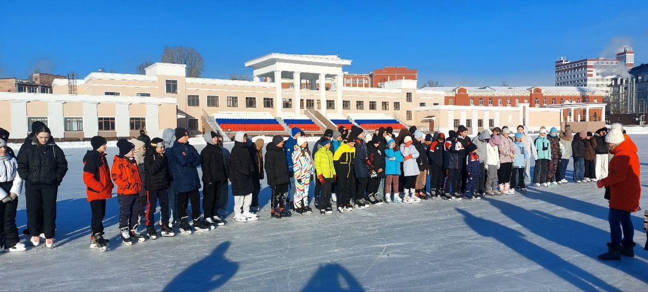 Районные соревнования по конькобежному спорту.